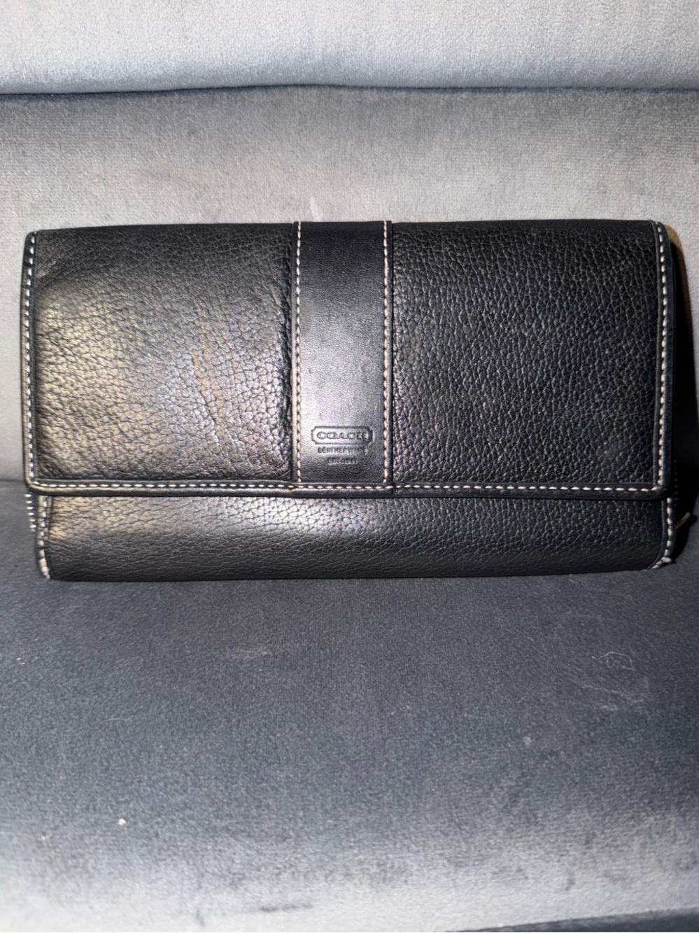 Coach Hampton Leather Trifold Wallet with Contrast Stitching